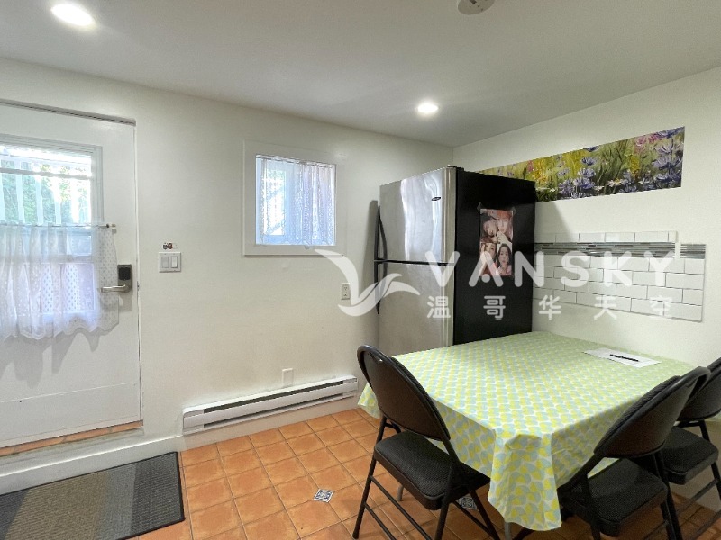 250802110853_kitchen 1.jpg